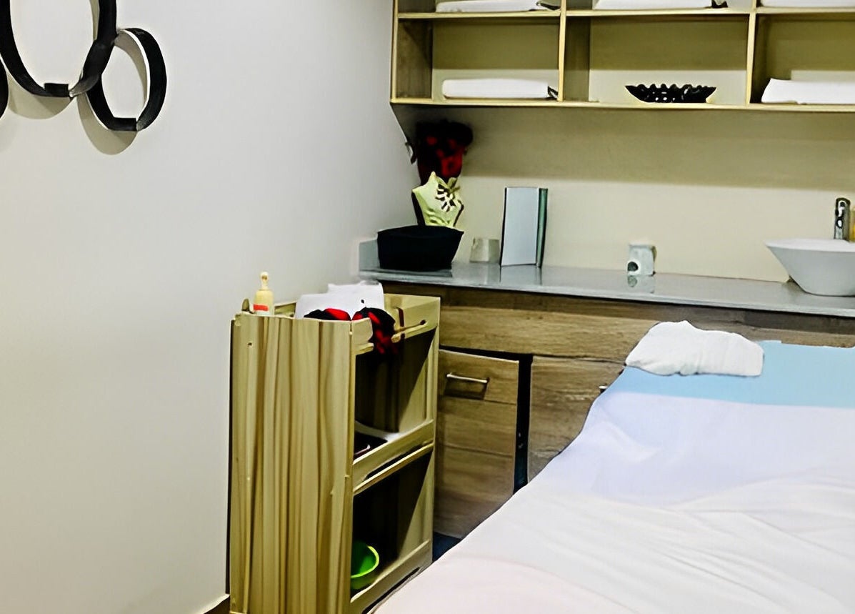 Calm treatment room at Studio Stylish in Lagos, Lagos, NG with modern decor and amenities.