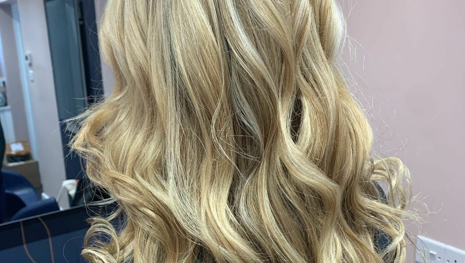 Chrissie Gibbons Hair Design – kuva 1