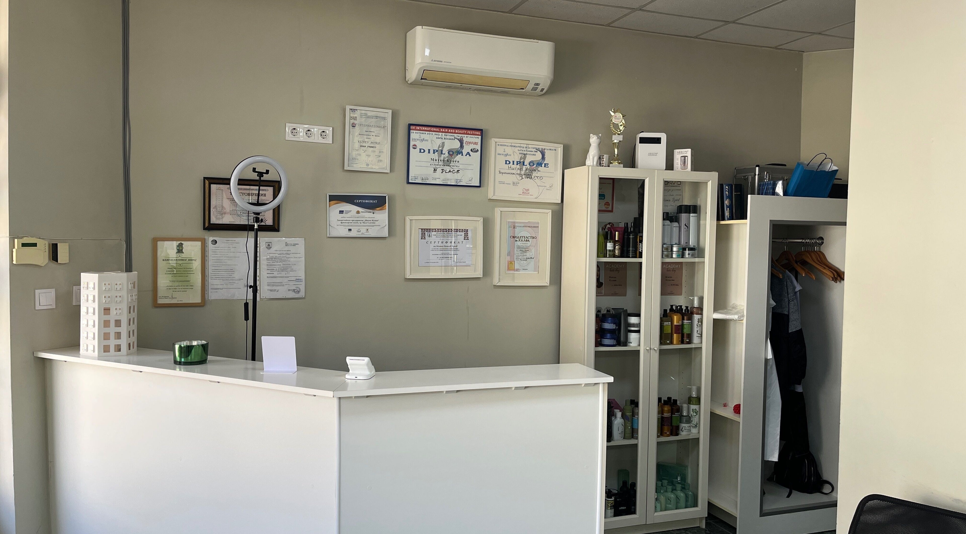 Светла рецепция на Фризьорски салон 'MITKO KUNEV HAIR STYLIST', Бяла Слатина, Враца, BG.