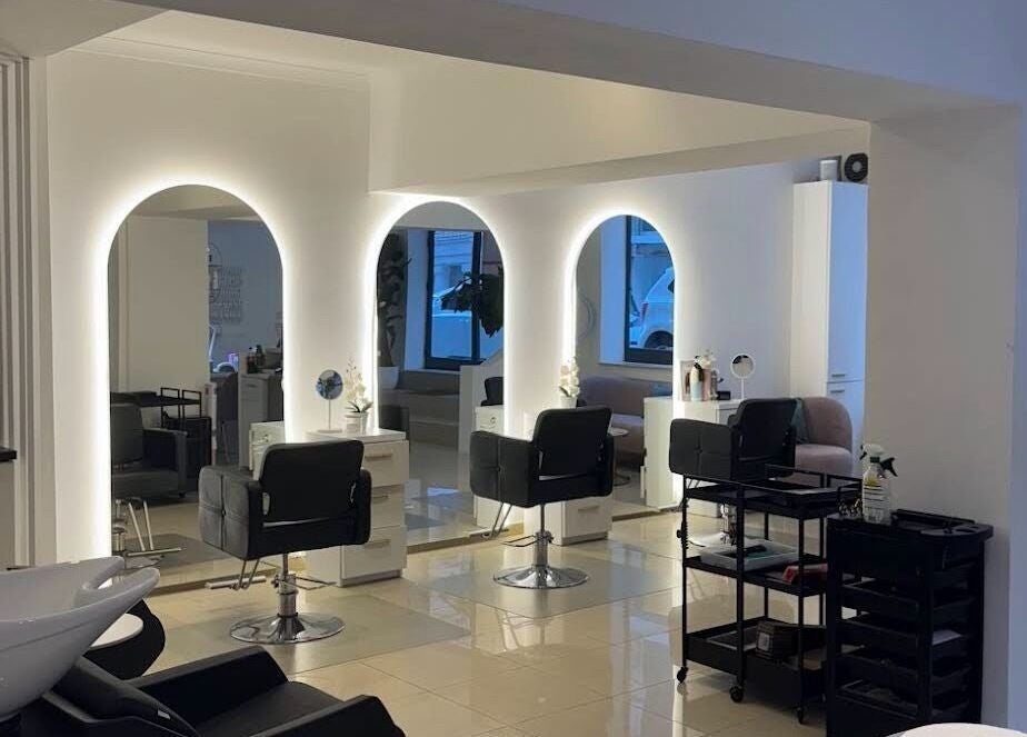 Chic salon setup at Bombshell Nail, Hair & Beauty Bar Malta, Tas-sliema MT, featuring elegant mirrors and styling chairs.