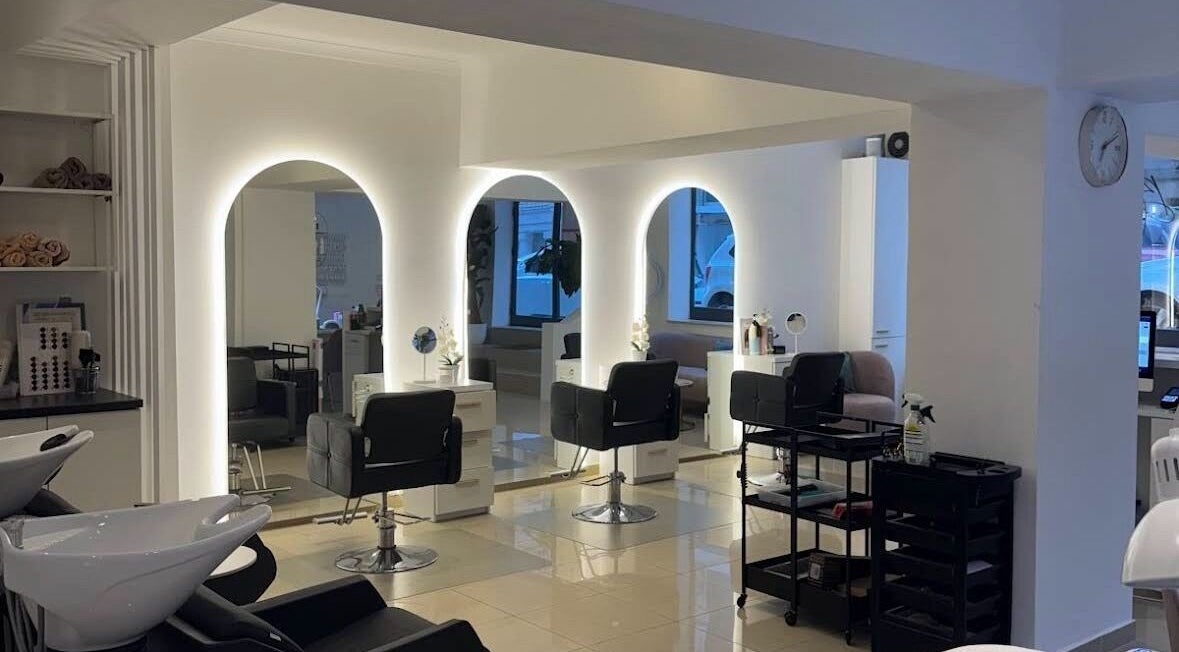 Chic salon setup at Bombshell Nail, Hair & Beauty Bar Malta, Tas-sliema MT, featuring elegant mirrors and styling chairs.