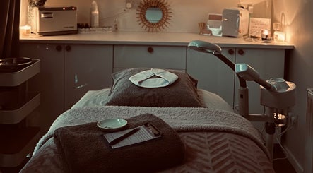 Tranquil massage room at CALM with Clare, Connah's Quay, Wales, GB, featuring a cozy treatment bed and calming decor.