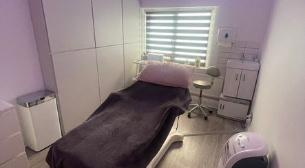 Allure Hair & The Beauty Room Preston image 2