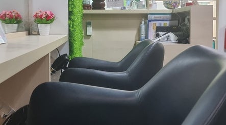 Emerald Hair Studio (Seletar) image 2