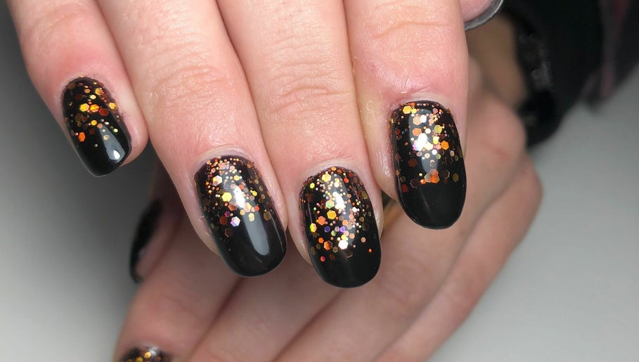 Phoenix Nails and Beauty afbeelding 1