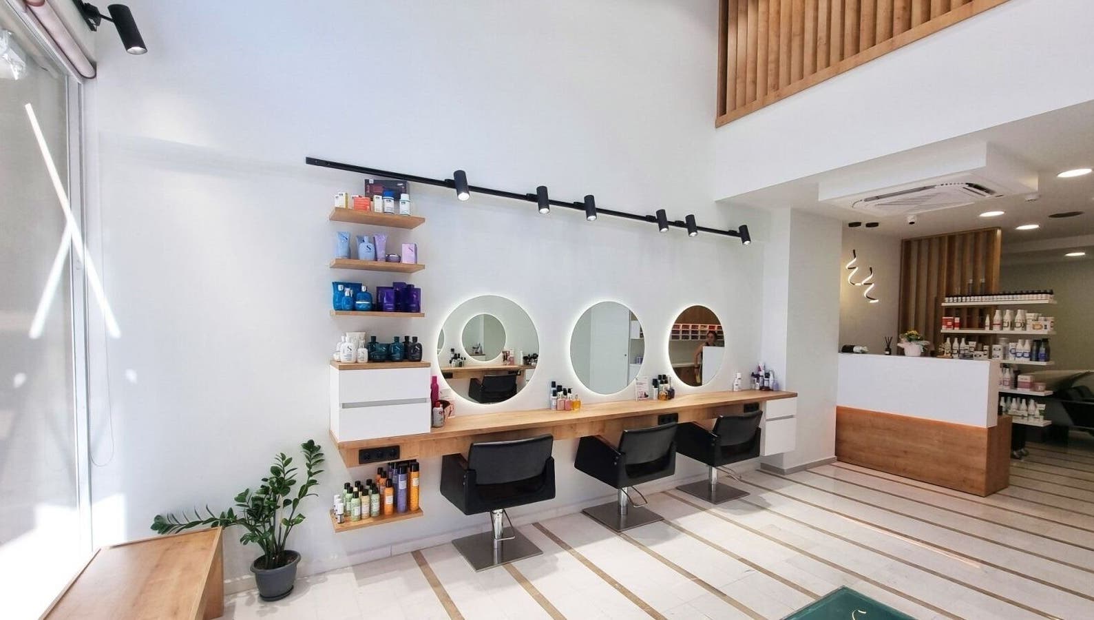 Η εσωτερική διακόσμηση του Strataras, Ηράκλειο, GR, εντυπωσιάζει με σύγχρονο και κομψό σχεδιασμό.