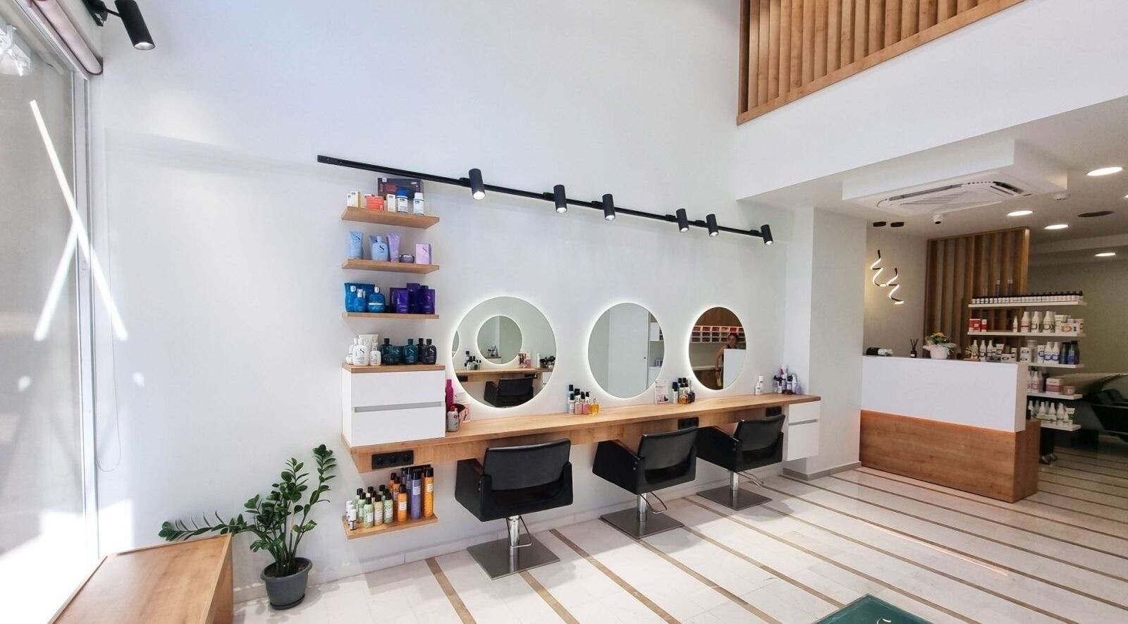 Η εσωτερική διακόσμηση του Strataras, Ηράκλειο, GR, εντυπωσιάζει με σύγχρονο και κομψό σχεδιασμό.