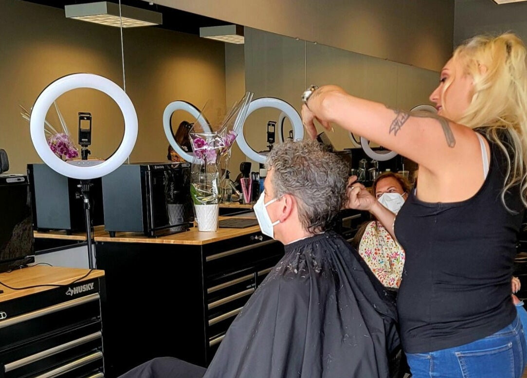 Professional haircut in progress at Royalz Barbers, Oregon City, Oregon, US, showcasing expert styling.