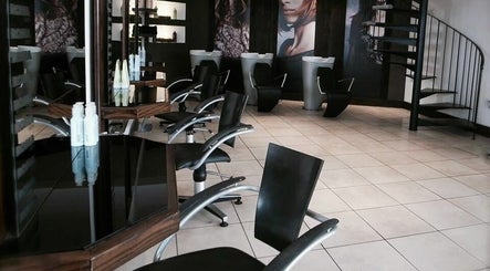 Roma Hair Salon Aveda