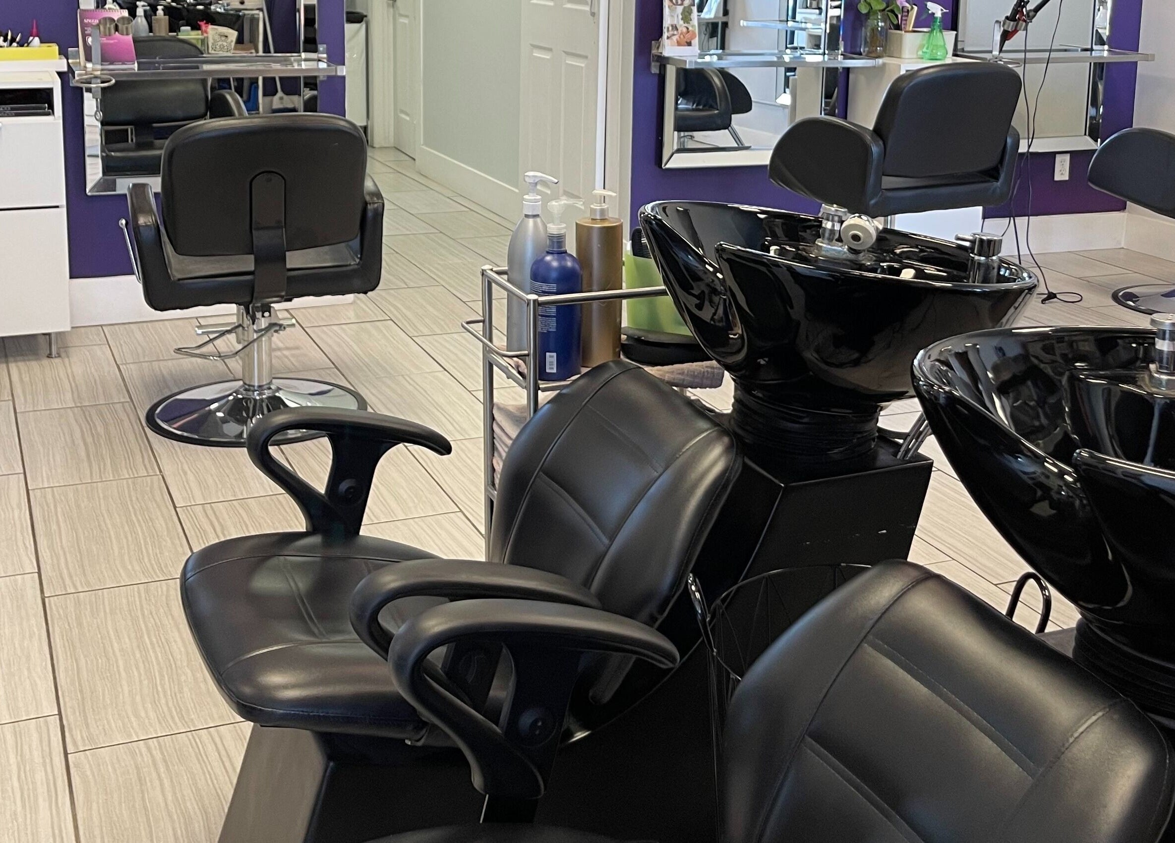 Modern salon chairs and wash stations at Si Salon and Spa in Edmonton, Alberta, CA offering luxurious services.