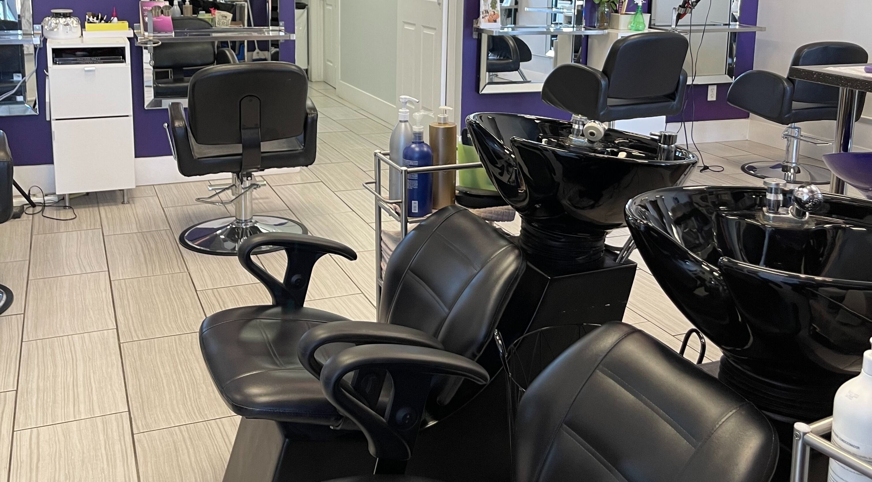 Modern salon chairs and wash stations at Si Salon and Spa in Edmonton, Alberta, CA offering luxurious services.