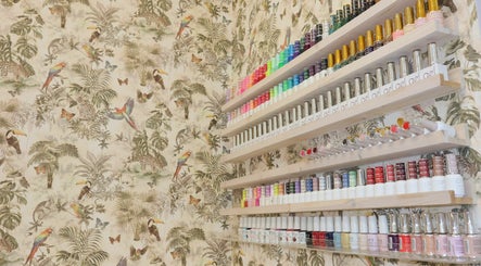 Blow Studio By DC image 3