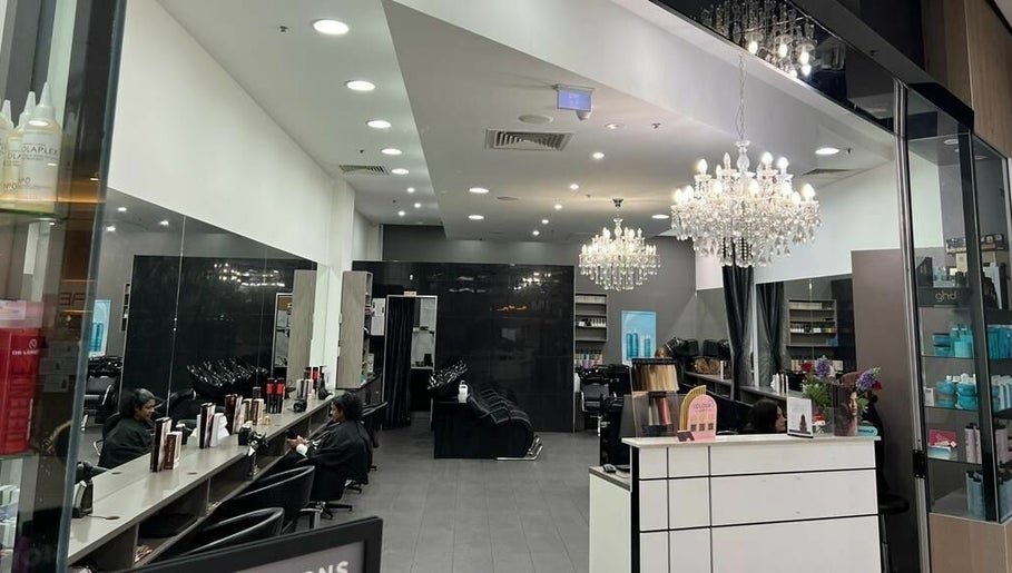 Colour Loft Hair & Beauty Blacktown billede 1