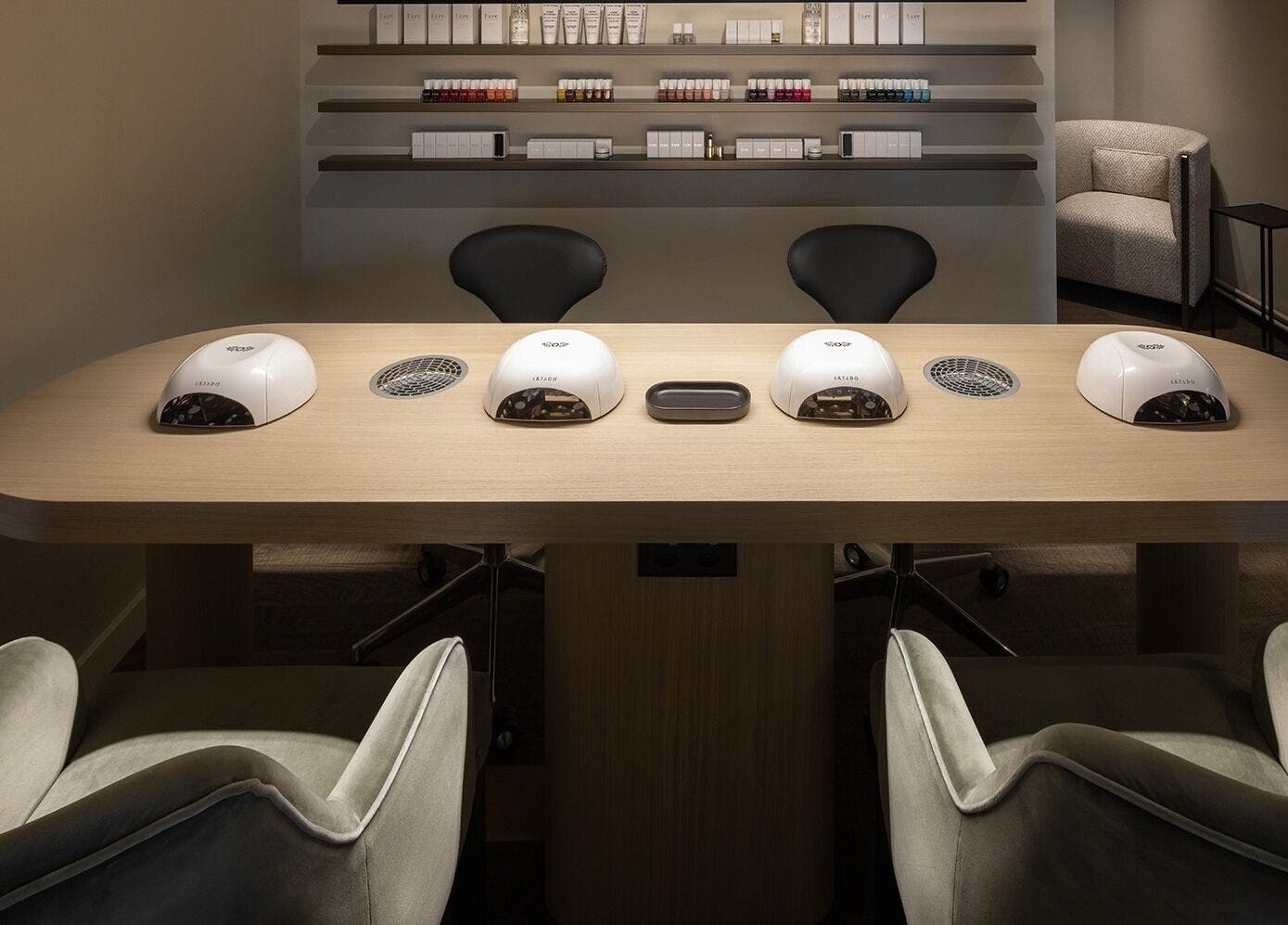 Station de manucure moderne à Maison de Beauté Fabien Carrichon, Lutry, Vaud, CH.