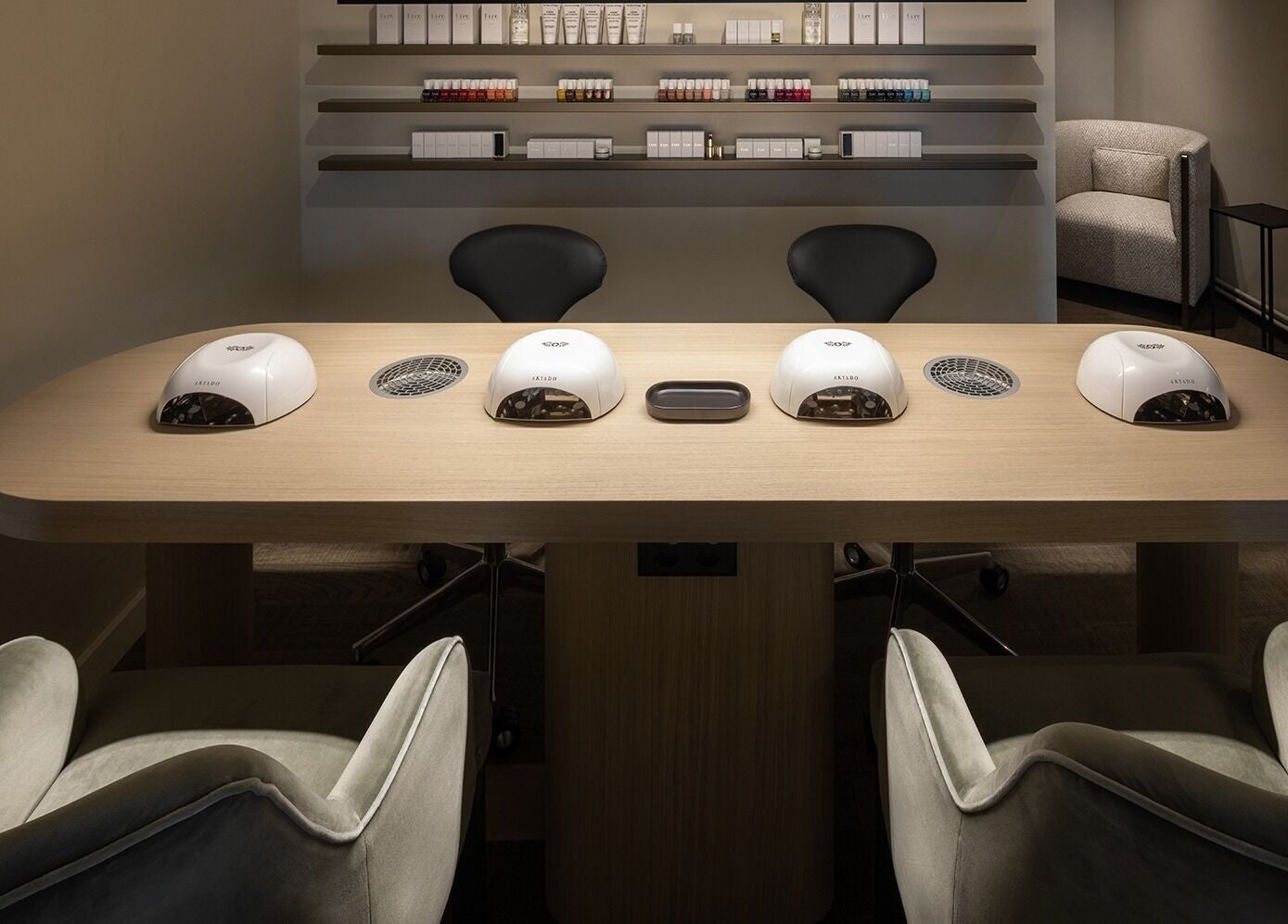 Station de manucure moderne à Maison de Beauté Fabien Carrichon, Lutry, Vaud, CH.