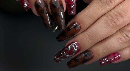 Broun Nails صورة 2