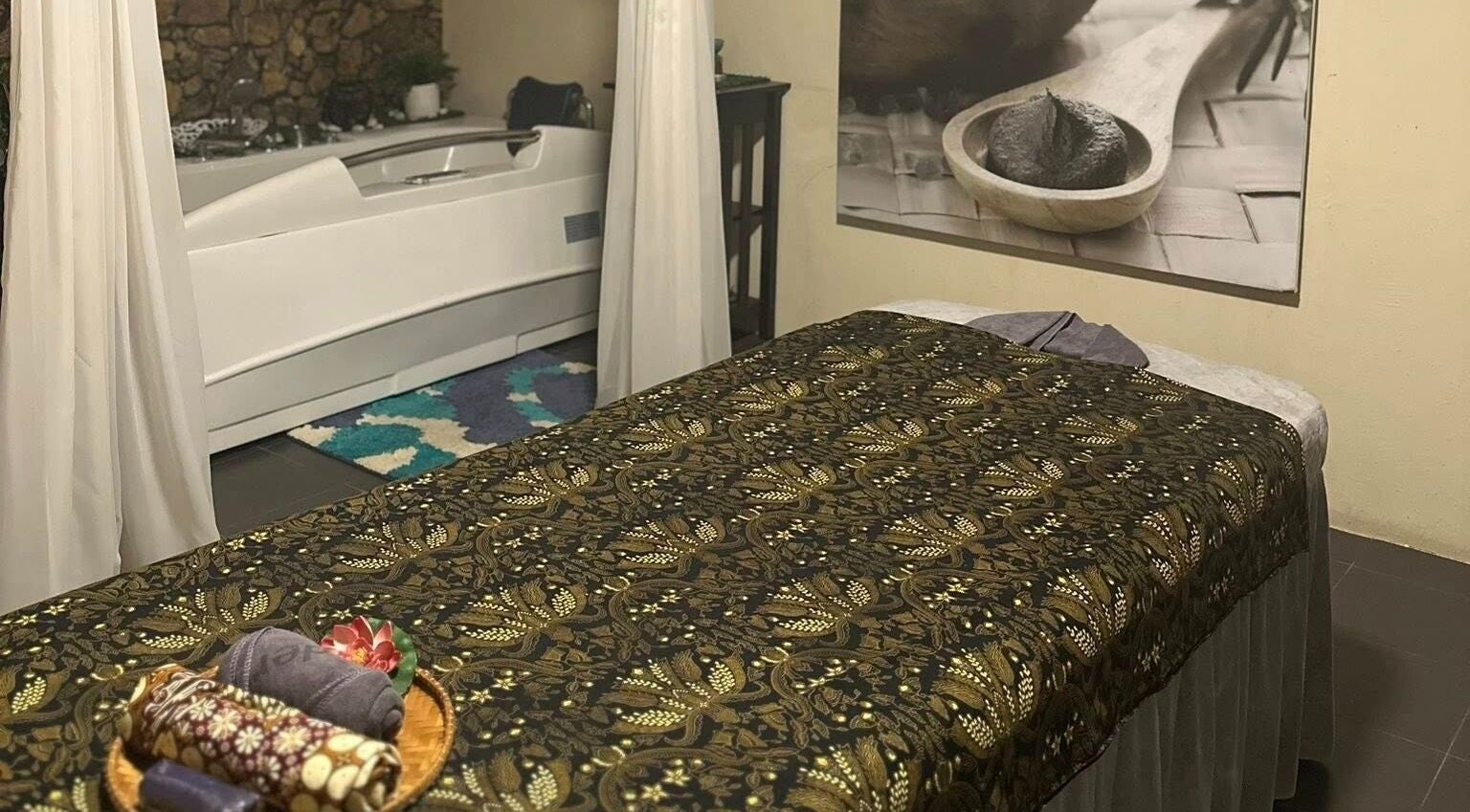 Treatment room at Tulip Spa and Beauty Seri Iskandar, Seri Iskandar, Perak, MY with a massage bed and tub.