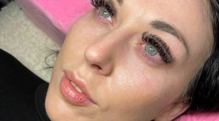 Lashed by Riri image 2