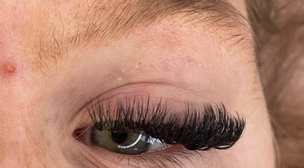 Lashed by Riri image 3