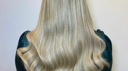 Cara Hillidge Hair Extensions & Hair by Del Beckett