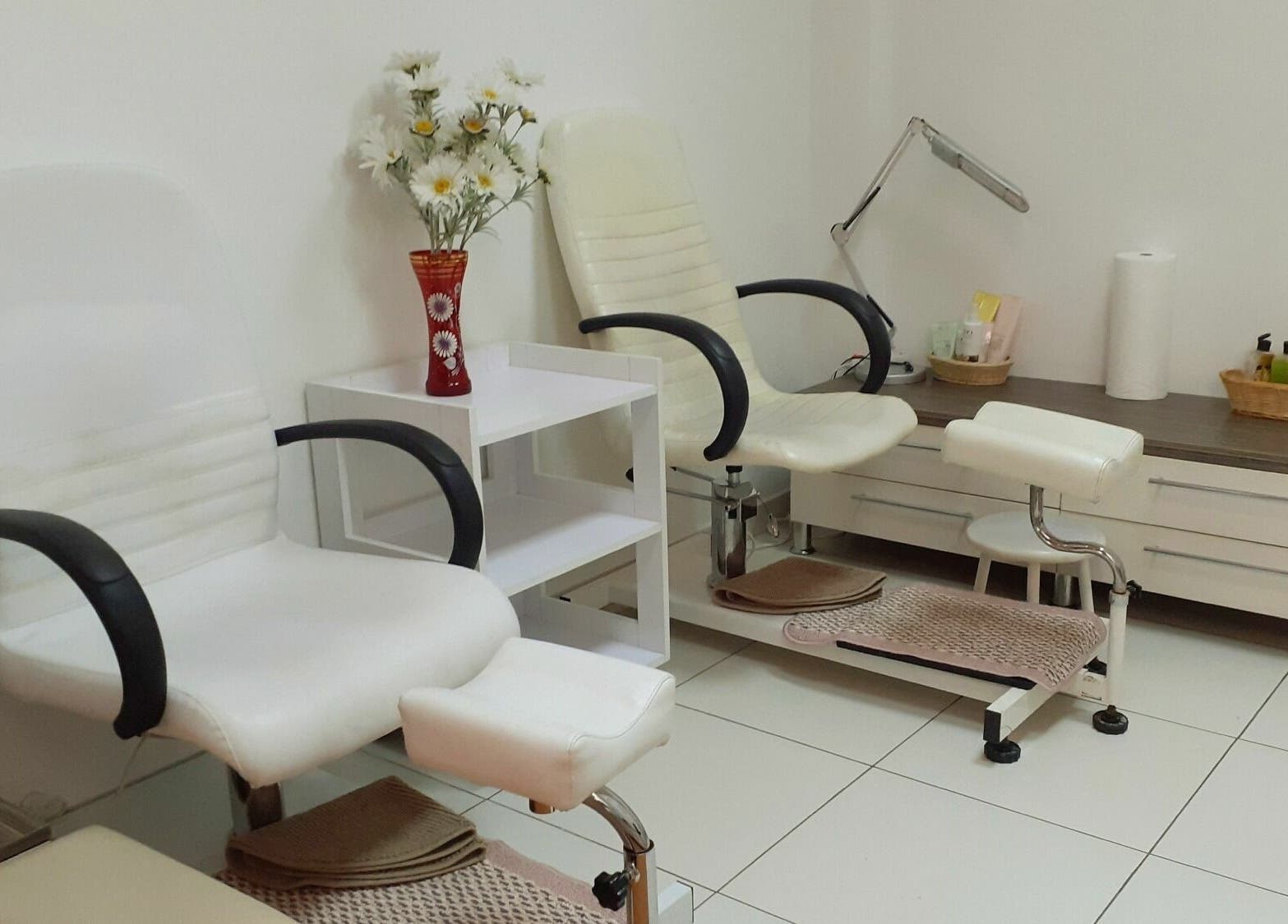 Scaune confortabile în salonul Diva Salon, Chișinău, Chișinău, MD, ideale pentru relaxare și tratamente de înfrumusețare.