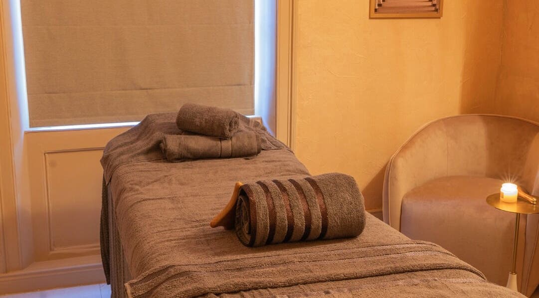 Cozy spa room at Dimple Amani Knightsbridge, London, England, GB with massage table and soft lighting.