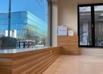 Spacious interior at The Good Barbers - Enge, Zürich, Zürich, CH with modern design and large windows.