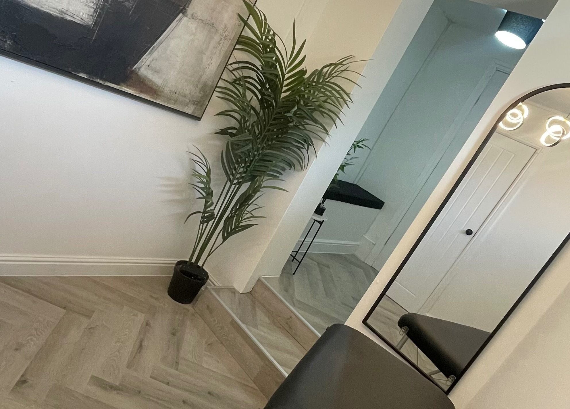 Modern interior with chic mirror at Mediskin - Liverpool, Prescot, England, GB.