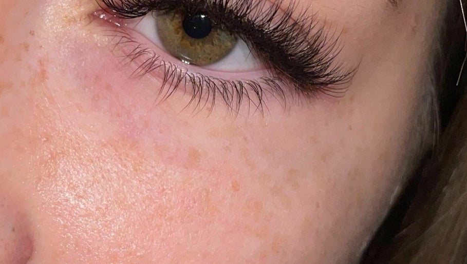 Lashes&brows by Becca image 1