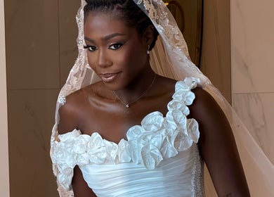 Bride in elegant gown at Rotterdam Coolsingel, Rotterdam, Zuid-holland, NL.