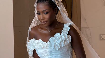 Bride in elegant gown at Rotterdam Coolsingel, Rotterdam, Zuid-holland, NL.