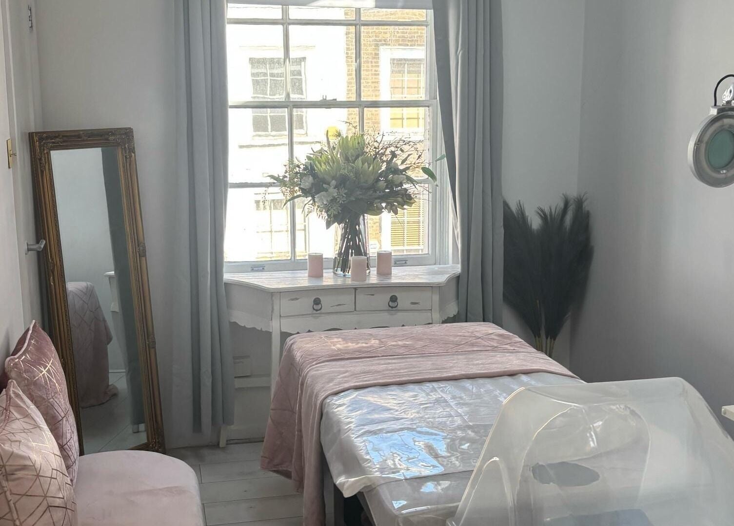 Calm treatment room at Jo Johnson Salon, London, England, GB, featuring elegant decor and natural light.