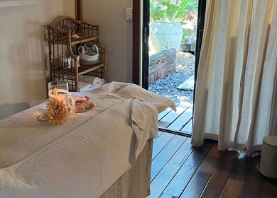 Relaxing massage room at Lil’Ohana Massage - Mini Tropical Escape, Southport, Queensland, AU.
