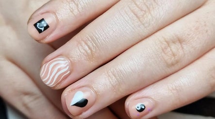 Immagine 2, Lucy Sedgwick Nails