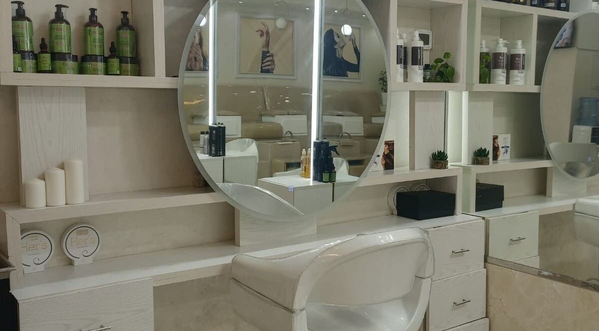 Modern salon setup at House of Nails, Dubai Fairmont, AE, featuring chic mirror and beauty products.