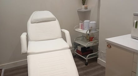Immagine 3, AJ Beauty and Massage (The High Street Clinic)