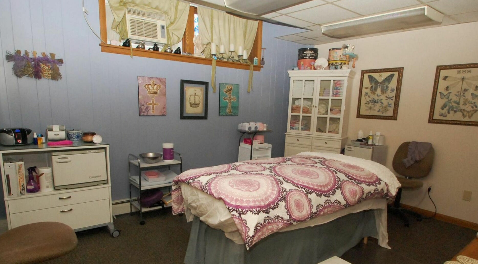 Cozy treatment room at Spa Liz and Co., Greenfield, Wisconsin, US, featuring soothing decor and a massage table.