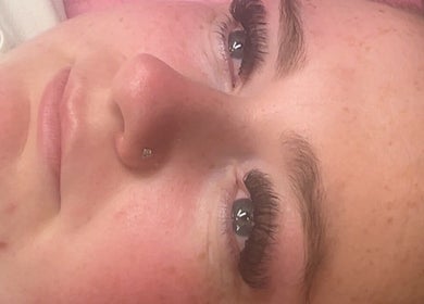 Close-up of eyelash extensions at Taronisbeauty in Birmingham, England, GB showcasing expert beauty services.