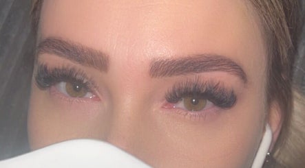 Close-up of enhanced eyelashes at Taronisbeauty, Birmingham, England, GB showcasing expert lash extensions.