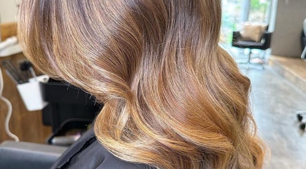 Ellen Ormesher Hair (at Copper31) – obraz 2