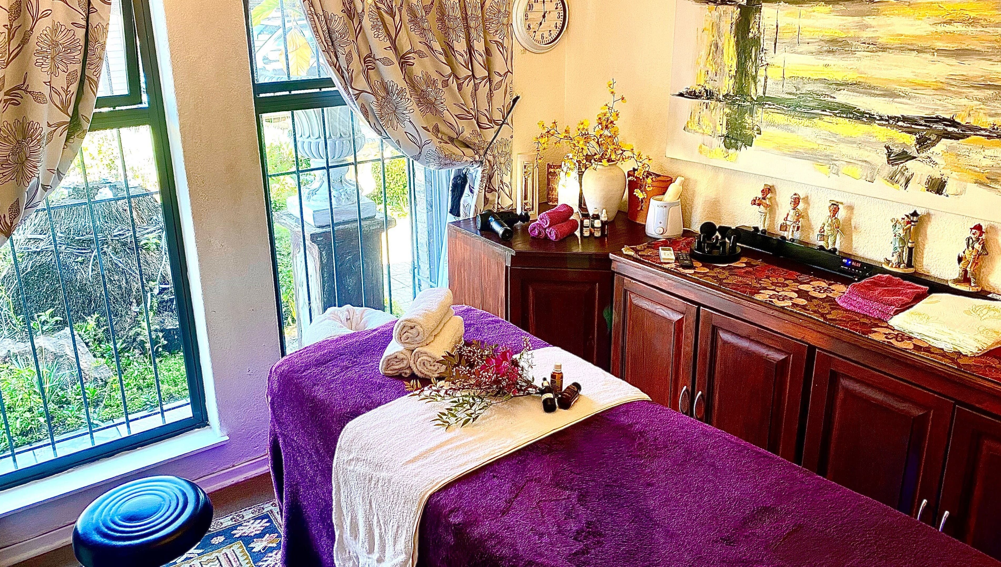 Relaxing massage room at Andy Massage Therapist, Kempton Park, Gauteng, ZA. Aromatherapy and cozy ambiance.