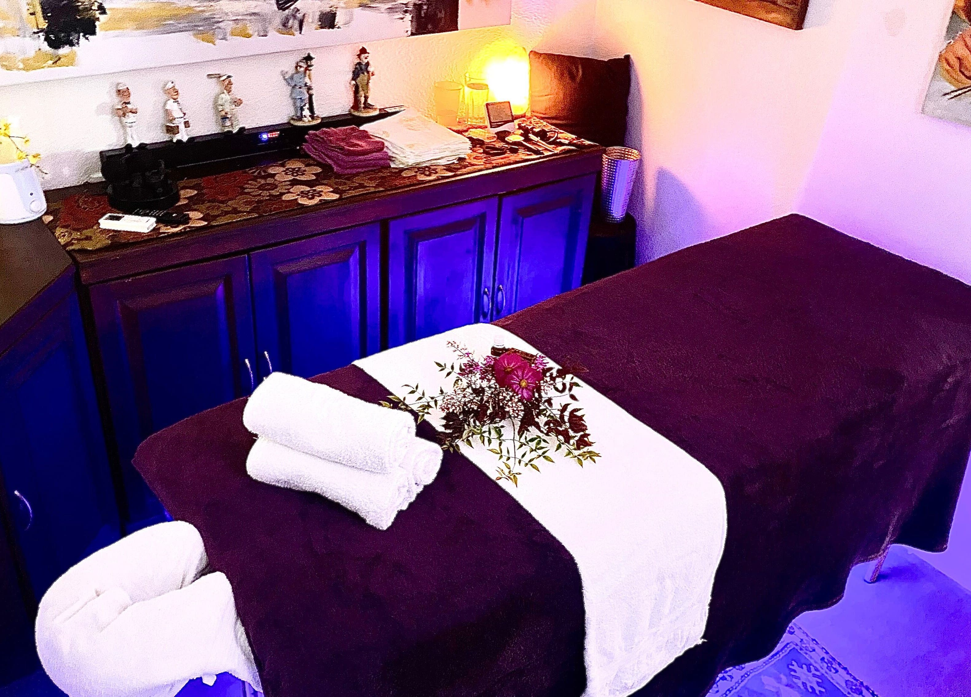 Cozy massage table at Andy Massage Therapist, Kempton Park, Gauteng, ZA, with calming decor and soft lighting.