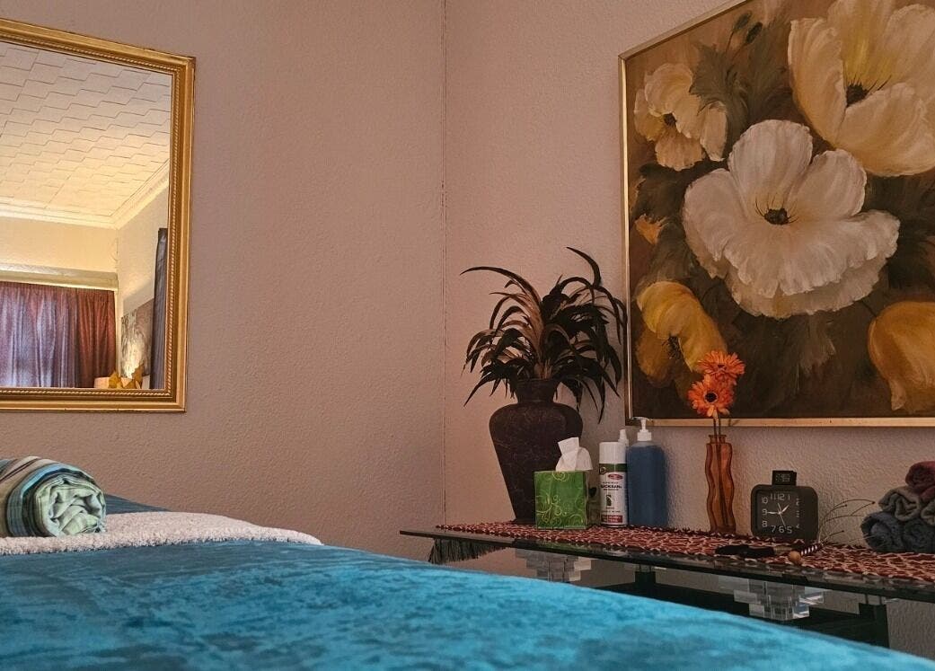 Relaxing massage room at Andy Massage Therapist in Kempton Park, Gauteng, ZA, featuring calming decor.