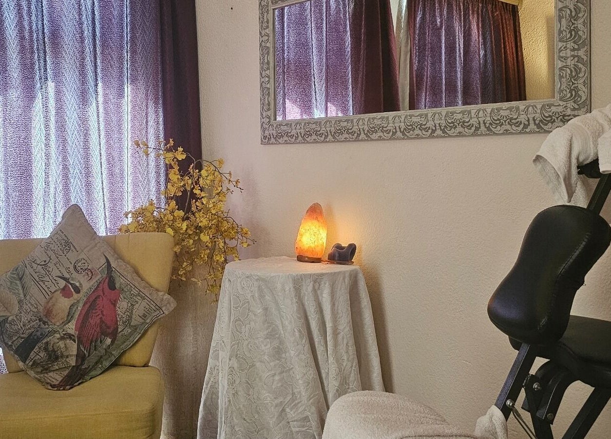 Cozy massage area at Andy Massage Therapist, Kempton Park, Gauteng, ZA with chair, pillow, and warm lighting.