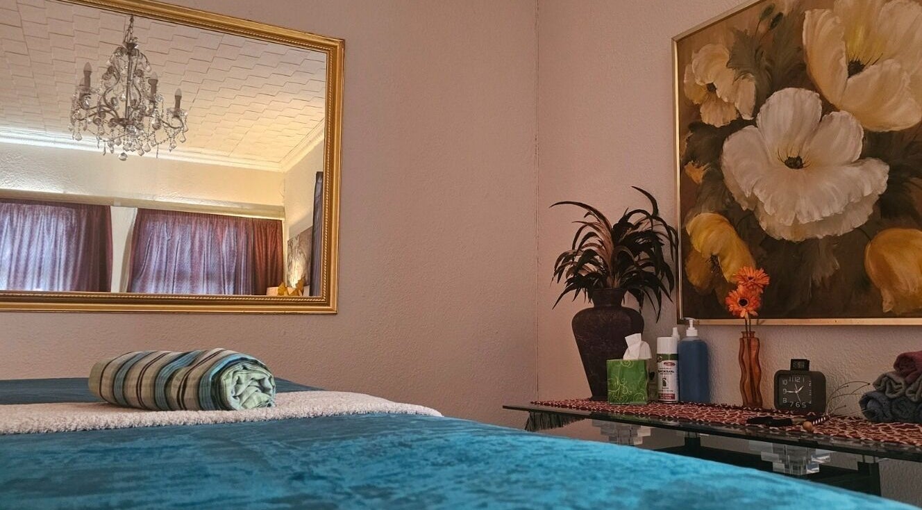 Relaxing massage room at Andy Massage Therapist, Kempton Park, Gauteng, ZA with elegant decor and soothing ambiance.