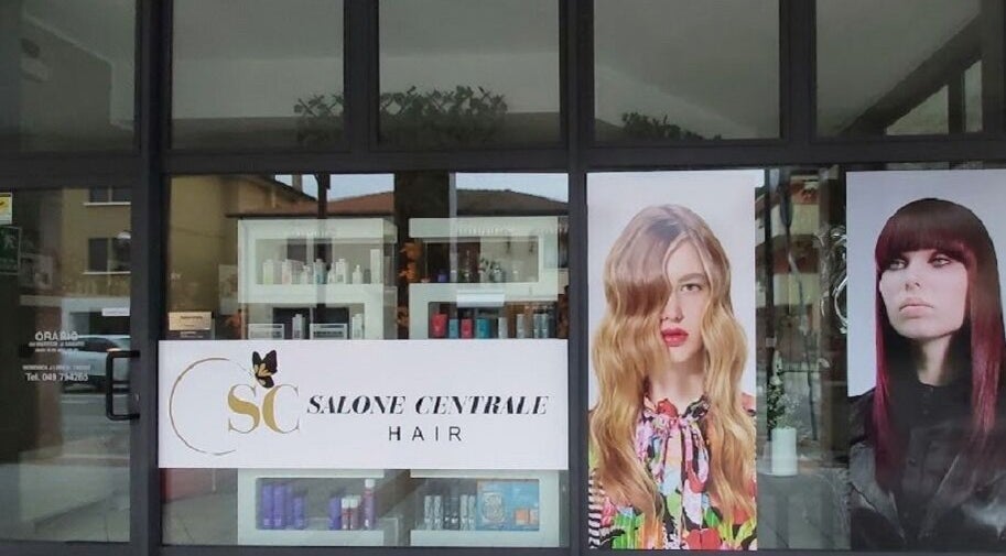 Ingresso di Salone Centrale Hair MONTEGROTTO TERME, Montegrotto Terme, Veneto, IT con poster moda.