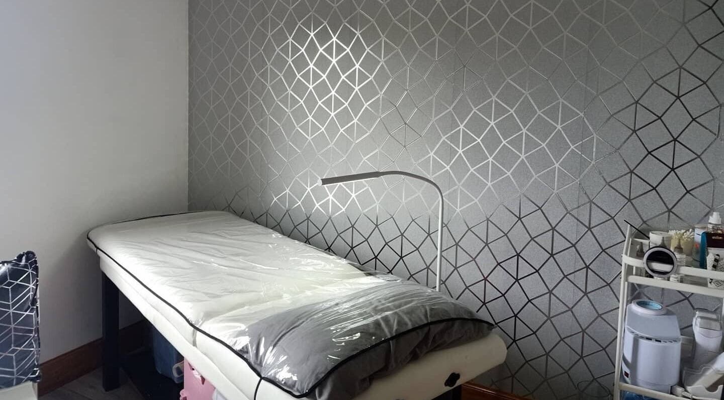 Modern treatment bed at Fìor Beauty Oban, Oban, Scotland, GB with geometric wall design.