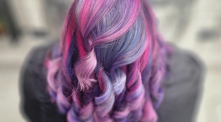 Lavender Hill Hair – kuva 3