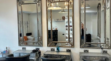 Εικόνα Hairlistics Hair and Beauty Salon 2