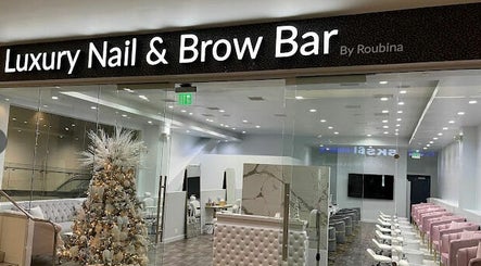 Luxury Nail and Brow Bar изображение 3